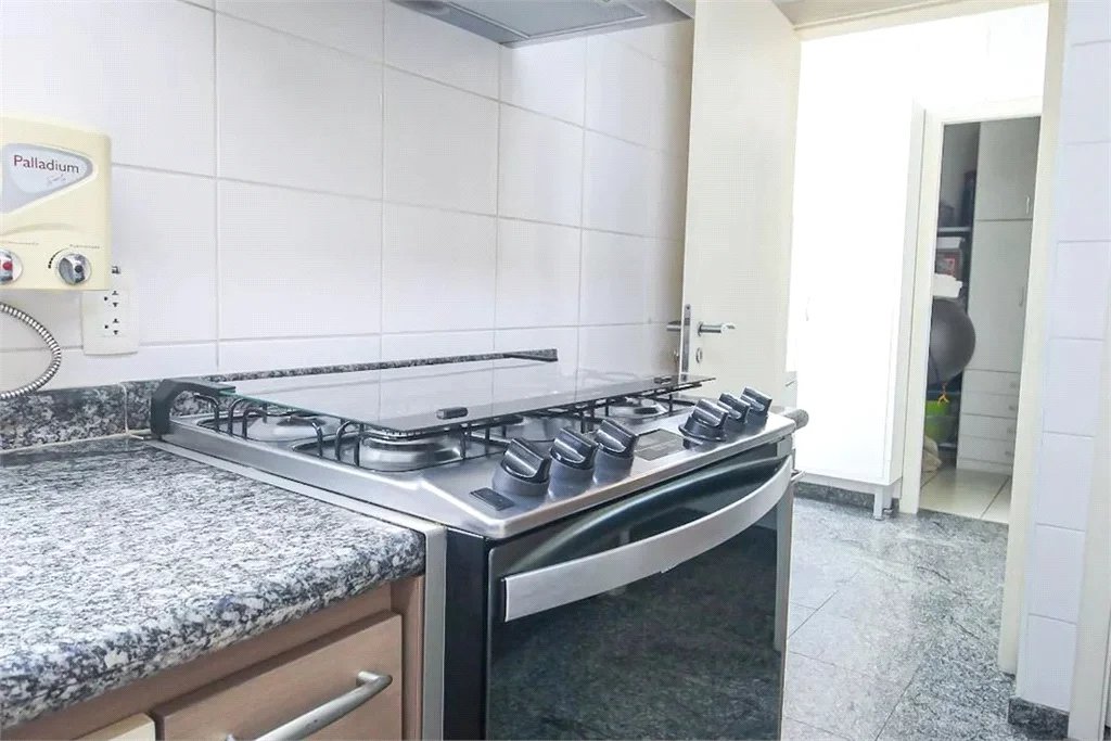 Apartamento à venda com 3 suítes em Real Parque, São Paulo, SP