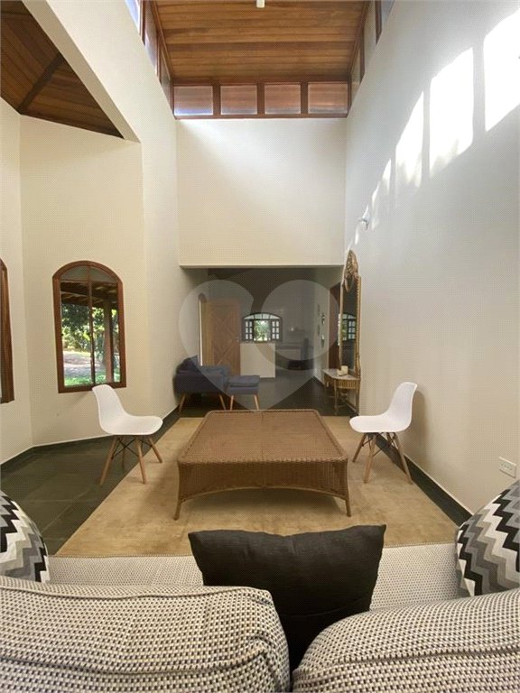 Chácara à venda com 10 quartos, sendo 2 suítes, em Mombaça, São Roque, SP