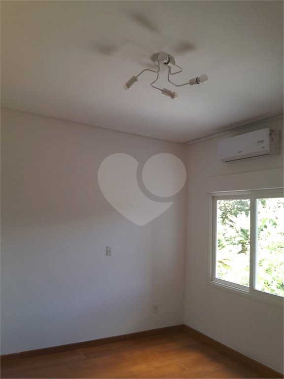 Casa à venda ou para alugar com 4 suítes em Chácaras São Carlos, Cotia, SP