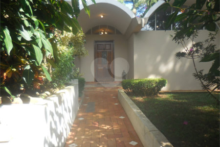 Casa à venda com 4 quartos, sendo 1 suíte,  em Interlagos, São Paulo, SP