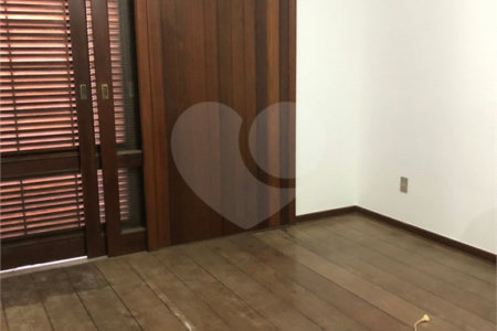 Sobrado à venda com 3 quartos, sendo 1 suíte, em Vila Trujillo, Sorocaba, SP