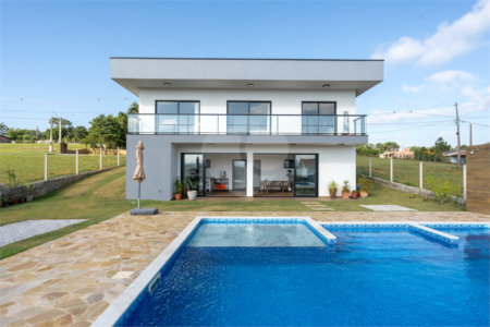 Casa à venda com 4 quartos, sendo 1 suíte, no condomínio Residencial Pinheiros do Lago, Alambari - SP