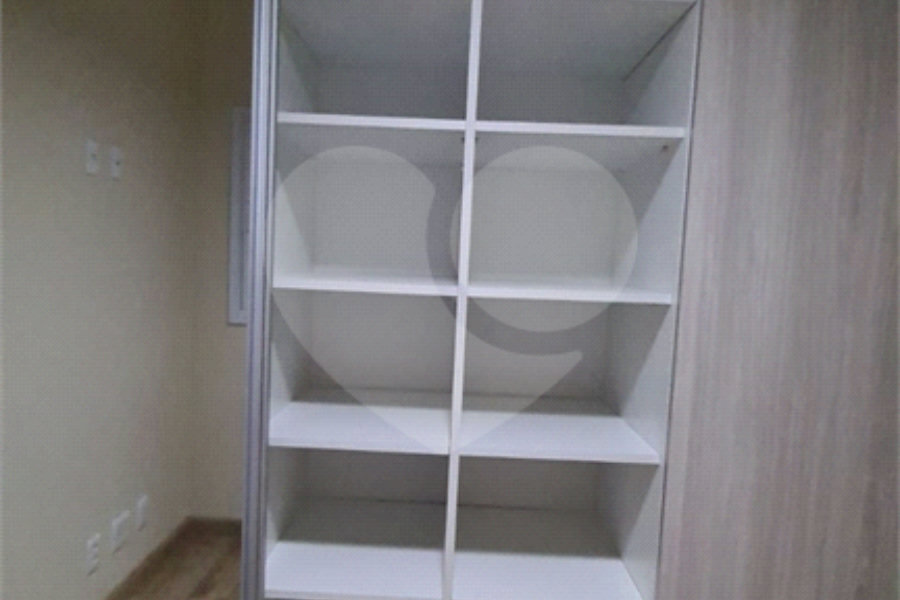 Casa à venda com 3 quartos, sendo 1 suíte, no condomínio Alvorada Parque Vitória, São Paulo - SP