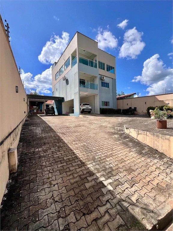 Casa à venda com 6 quartos, sendo 1 suíte,  no Centro, Balsas, MA