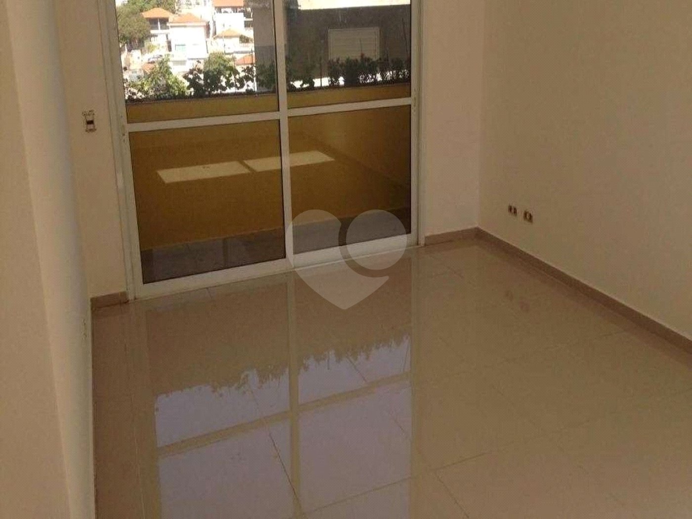 Casa à venda com 2 quartos, sendo 1 suíte, no condomínio Residencial Vegas, São Paulo - SP
