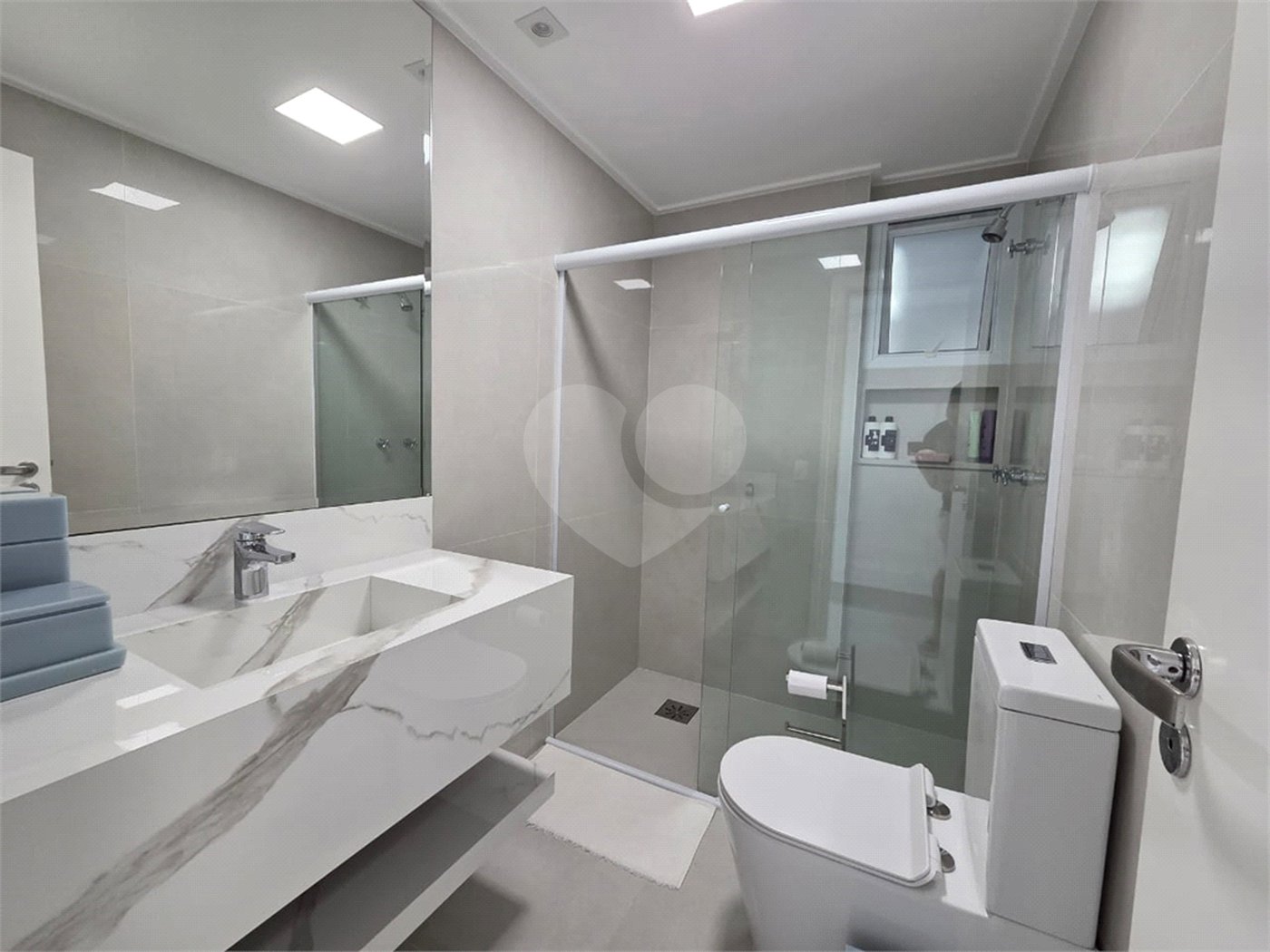 Apartamento à venda com 4 quartos, sendo 2 suítes, em Enseada, Guarujá, SP