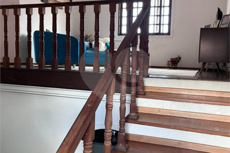 Sobrado à venda com 5 quartos, sendo 2 suítes,  em Jardim da Granja, São José dos Campos, SP
