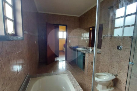 Sobrado à venda com 4 quartos, sendo 1 suíte, em Lavapés, Mairiporã, SP