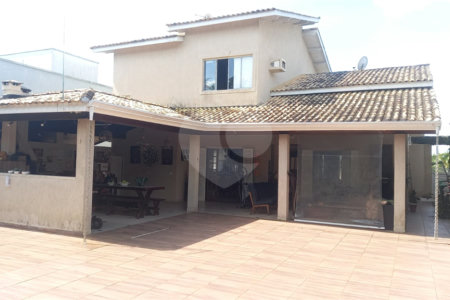 Casa à venda com 3 quartos, sendo 2 suítes, em Jardim Imperial Hills III, Arujá, SP