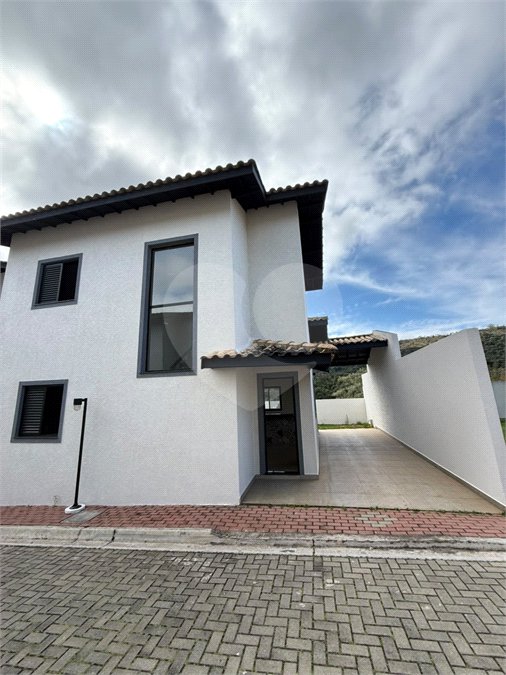 Casa à venda ou para alugar com 3 quartos, sendo 1 suíte, no condomínio Residencial Marchant Buarque, Atibaia - SP