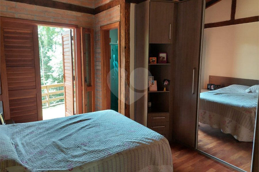 Casa à venda com 3 suítes em Roseira, Mairiporã, SP
