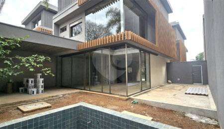 Casa à venda com 4 suítes no condomínio Plm 875, São Paulo - SP