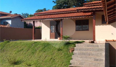 Casa à venda com 3 quartos, sendo 1 suíte,  no condomínio Marf Ii, Bom Jesus dos Perdões - SP
