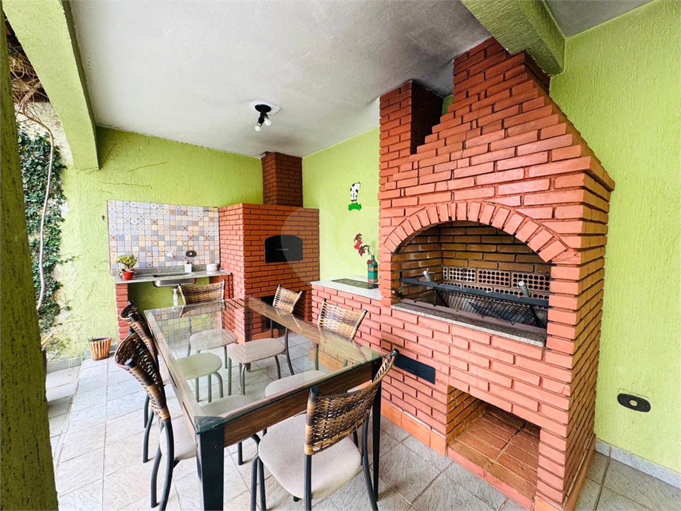 Casa à venda com 4 quartos, sendo 1 suíte,  em Vila Galvão, Guarulhos, SP