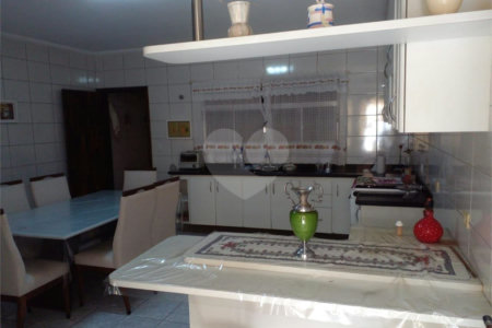 Sobrado à venda com 3 quartos, sendo 1 suíte,  em Vila América, Santo André, SP