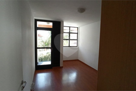 Sobrado para alugar com 3 quartos, sendo 1 suíte,  em Vila Oliveira, Mogi das Cruzes, SP