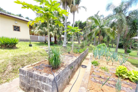Casa à venda com 4 quartos, sendo 1 suíte, no Centro, Ibiúna, SP
