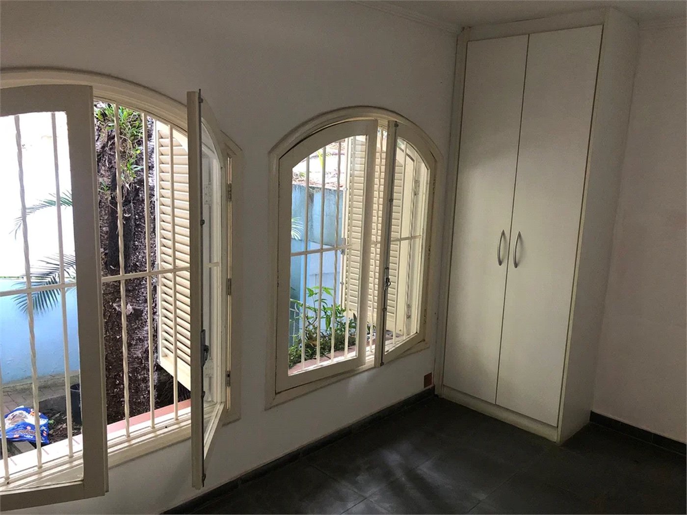 Casa Térrea à venda com 4 quartos, sendo 2 suítes,  em Jardim das Bandeiras, São Paulo, SP