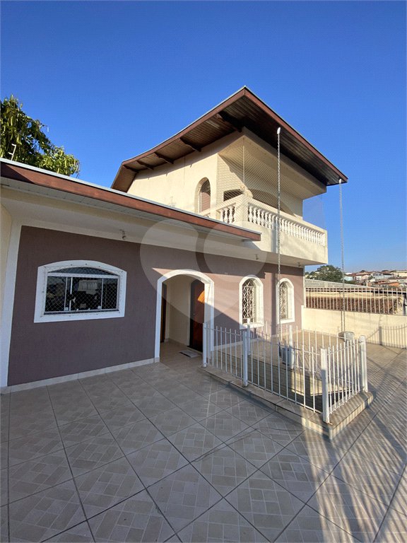 Sobrado à venda com 3 quartos, sendo 1 suíte, em Monte Castelo, São José dos Campos, SP