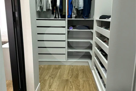 Condomínio London Park – Indaiatuba/SP - Uma casa simplesmente encantadora, em uma das posições mais desejadas do Condomínio London Park, com fundo para a mata, proporcionando privacidade, tranquilidade e uma conexão incrível com a natureza. Terreno: 318,12 m² - Área construída: 265,09 m²