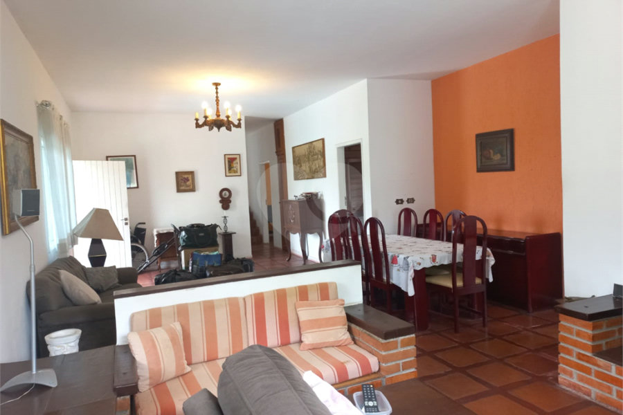 Casa à venda com 4 quartos, sendo 2 suítes, no condomínio Residencial Ypeville, Mairiporã - SP
