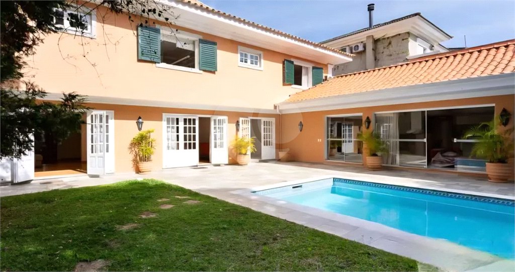 Casa à venda com 4 suítes em Jardim Leonor, São Paulo, SP