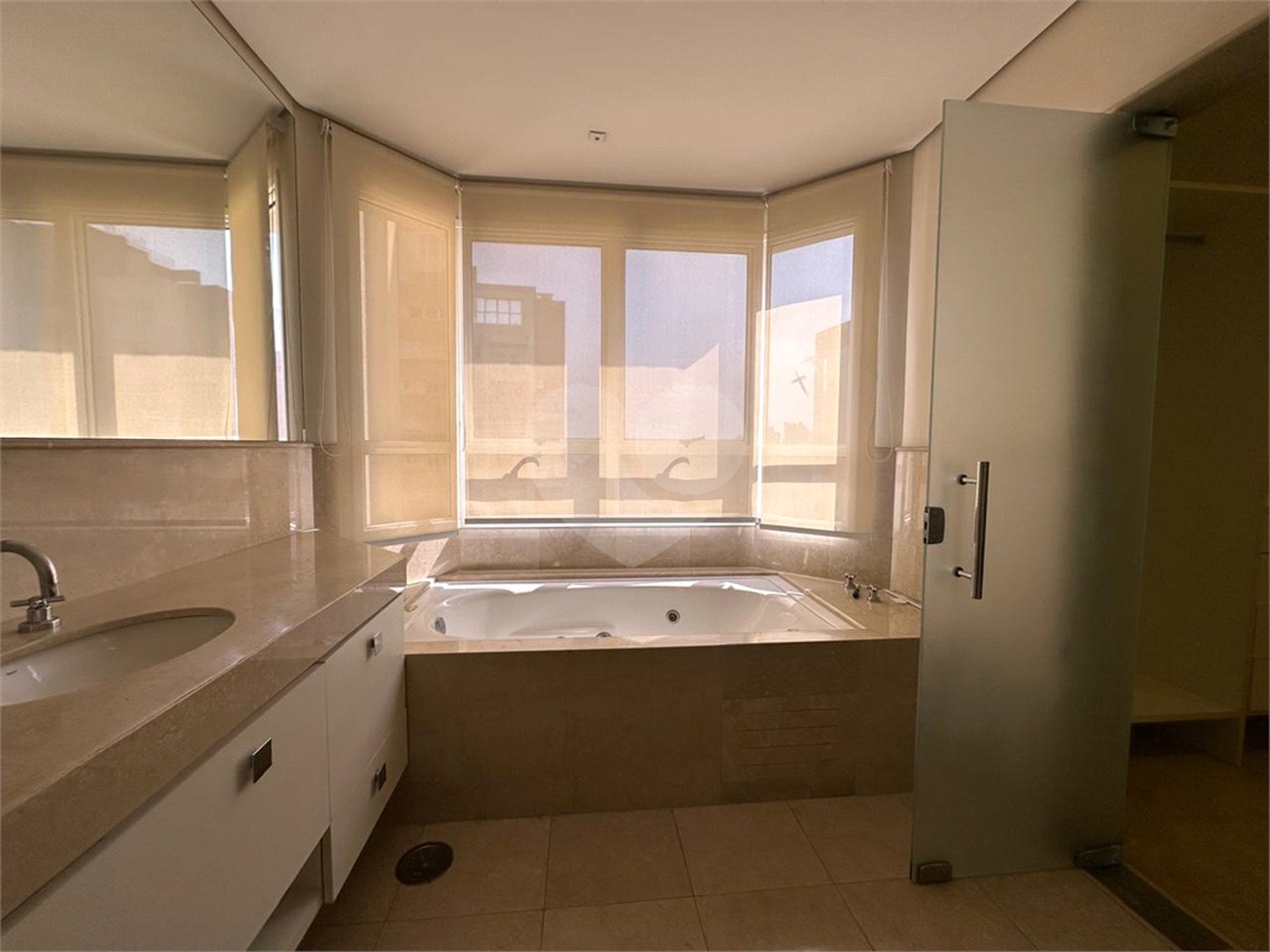 Apartamento para alugar com 4 suítes em Jardim Fonte do Morumbi, São Paulo, SP