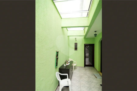 Casa para venda e locação no Campo Belo de 120M² com 3 dormitórios, 1 suíte e 3 vagas