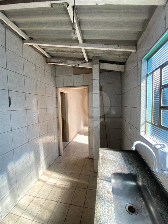 Casa Térrea com 3 dormitórios, sendo 2 suítes.