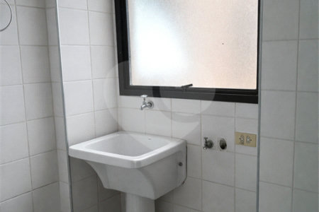 Apartamento à venda com 3 quartos, sendo 1 suíte,  em Enseada, Guarujá, SP