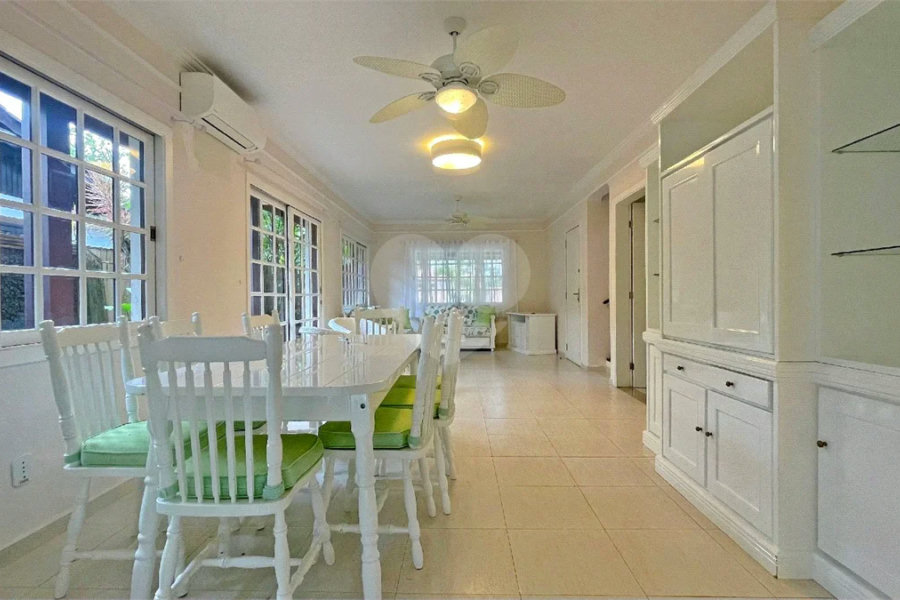 Casa à venda com 4 quartos, sendo 2 suítes,  em Riviera de São Lourenço, Bertioga, SP