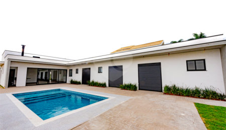 Casa à venda com 3 suítes no condomínio Village Saint Charbel, Araçoiaba da Serra - SP