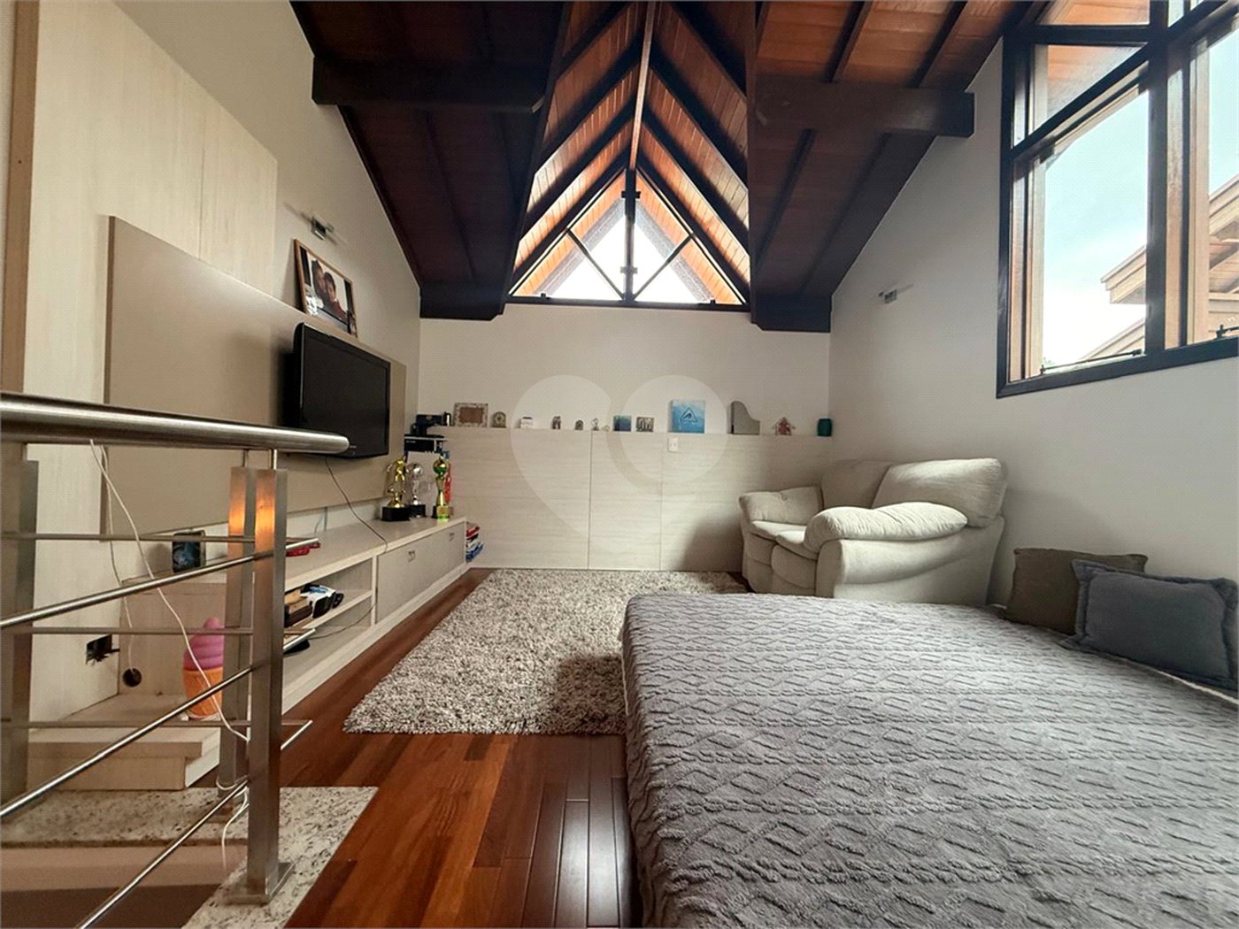 Casa à venda com 4 quartos, sendo 2 suítes, no condomínio Florada da Serra, São Paulo - SP