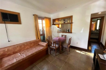 Casa à venda com 4 suítes no condomínio Quinta do Lago, Petrópolis - RJ