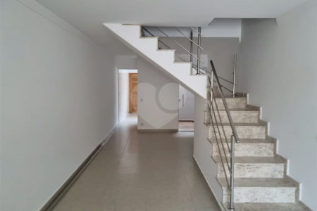 Sobrado à venda com 3 quartos, sendo 1 suíte, em Vila Mazzei, São Paulo, SP