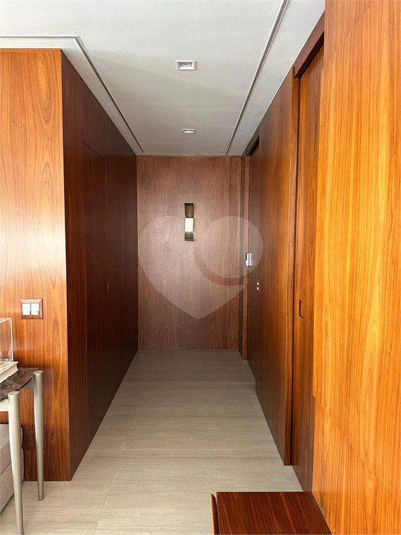 Apartamento à venda com 3 quartos, sendo 2 suítes, em Vila Olímpia, São Paulo, SP