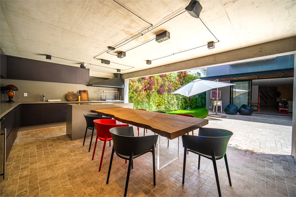 Casa à venda com 7 suítes em Jardim Paulista, São Paulo, SP