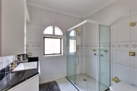 Casa à venda com 5 quartos, sendo 4 suítes, em Alto da Boa Vista, São Paulo, SP