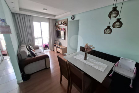 Apartamento à venda com 2 quartos em Vila Carmosina, São Paulo, SP