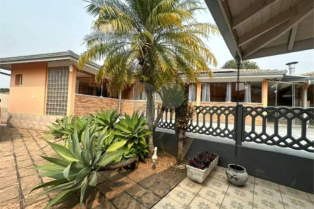Casa à venda com 3 quartos, sendo 1 suíte, no condomínio Residencial Delle Stelle, Louveira - SP