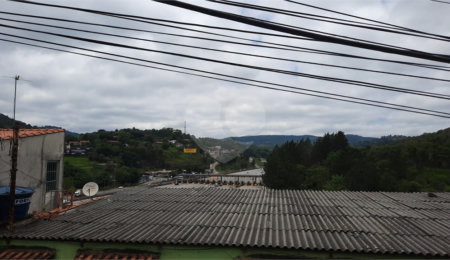 Sobrado à venda com 3 suítes em Luiz Fagundes, Mairiporã, SP