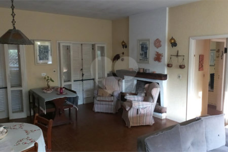 Casa à venda ou para alugar com 4 quartos, sendo 1 suíte, no Centro, Vinhedo, SP