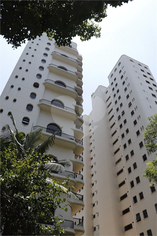 Apartamento à venda com 4 quartos, sendo 2 suítes, em Indianópolis, São Paulo, SP