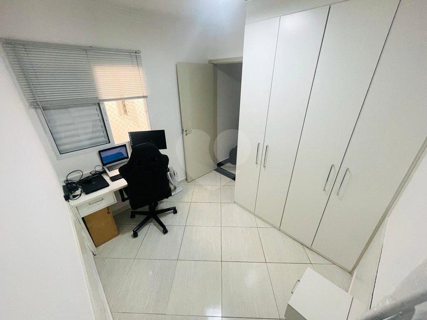 Casa à venda com 3 quartos, sendo 1 suíte,  no condomínio Rafaela I, São Paulo - SP