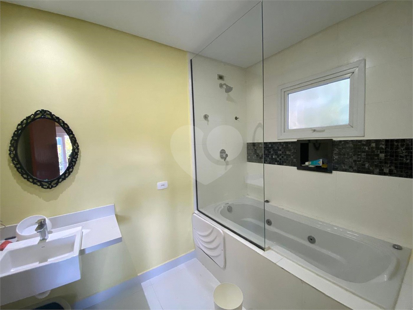 Casa à venda com 4 suítes no condomínio Alpes da Cantareira, Mairiporã - SP