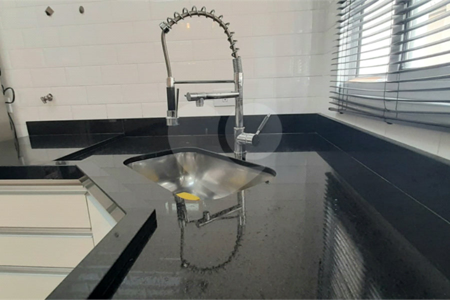 Casa à venda com 3 quartos, sendo 1 suíte, no condomínio Residencial Gran Veiga, São Paulo - SP