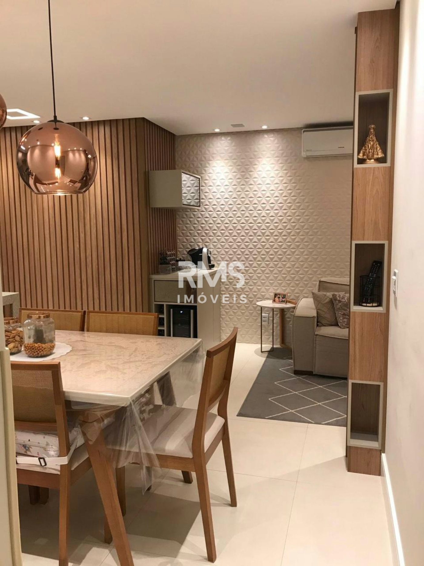 Belíssimo à venda com 3 quartos, sendo 1 suíte, no condomínio Residencial Ilhas Mediterrâneo, Itu - SP
