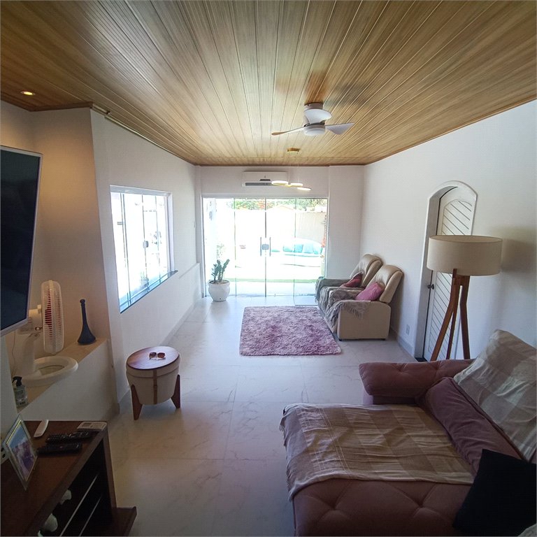 Casa à venda com 3 quartos, sendo 1 suíte, em Caminho de Búzios, Cabo Frio, RJ