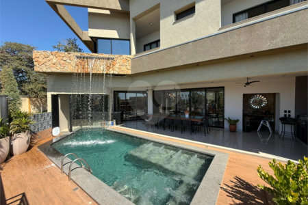 Casa à venda com 5 quartos, sendo 4 suítes,  em Village do Lago, Três Lagoas, MS