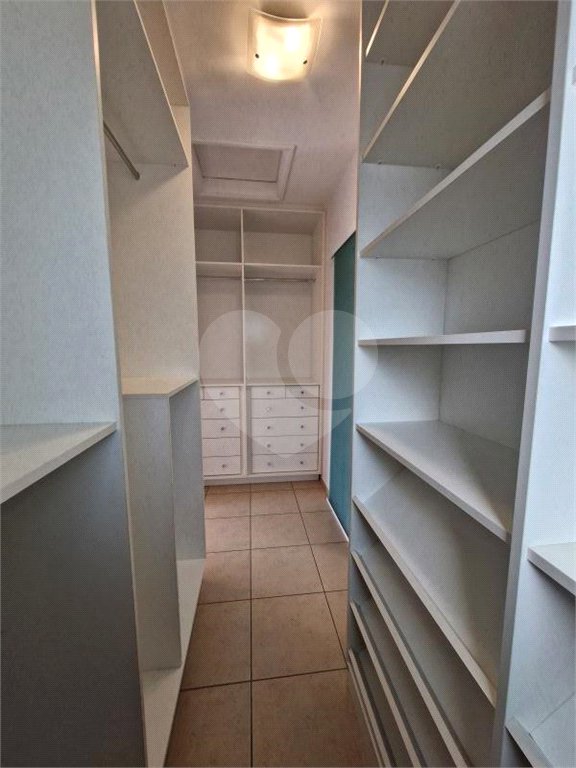 Casa à venda ou para alugar com 3 quartos, sendo 1 suíte, no condomínio Recanto dos Paturis, Vinhedo - SP
